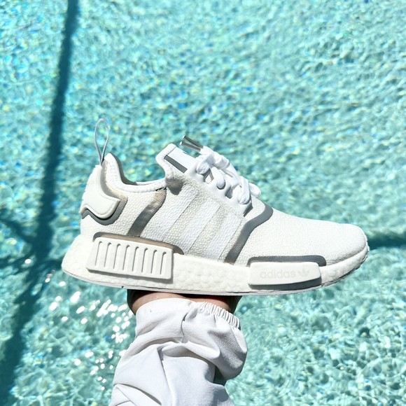 WOMEN'S Adidas Originals NMD R1 White Iridescent FV1797 - Picture 4 of 10